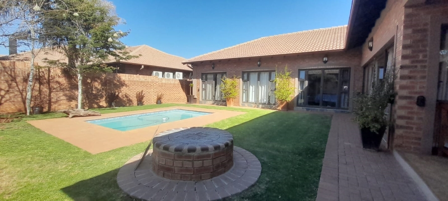 4 Bedroom Property for Sale in Wilkoppies North West